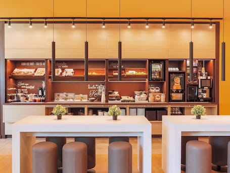 Dining. B&B HOTEL Bruchsal-Karlsdorf