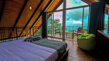 Suite Luxury, vista montagna | Una cassaforte in camera, una scrivania, insonorizzazione