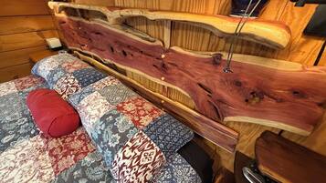 5 bedrooms, desk, iron/ironing board, free WiFi