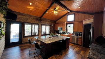 雪櫃、微波爐、焗爐、爐具