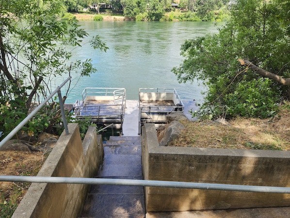 Miscellaneous - 2 acres 3 bed 3.5 bath on the Sacramento River. (Red Bluff)