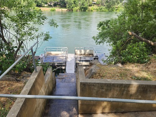 2 acres 3 bed 3.5 bath on the Sacramento River. 