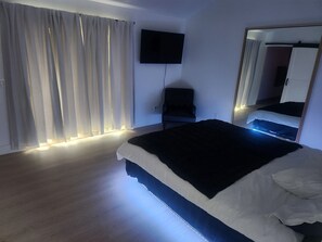 3 bedrooms, iron/ironing board, travel crib, WiFi