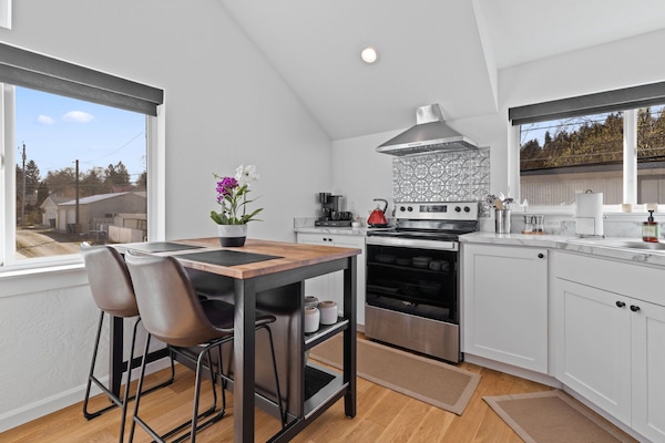 Kitchen- Fully Stocked.