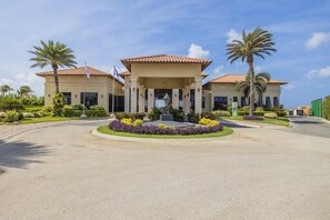 House - Gold Coast Townhome w Pools GYM 24 7 Security (Noord)