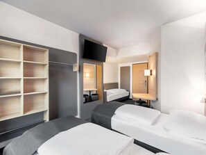 Escritorio, cortinas opacas, sistema de insonorización y wifi gratis