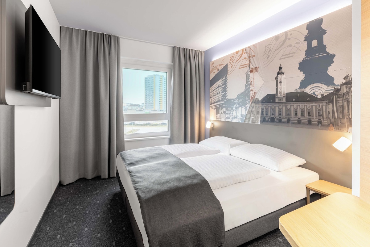 Double Room | Desk, blackout drapes, soundproofing, WiFi (free)