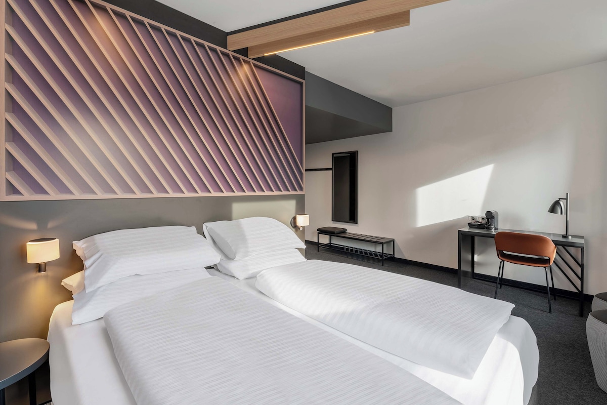 Premium Double Room | Desk, blackout drapes, soundproofing, WiFi (free)