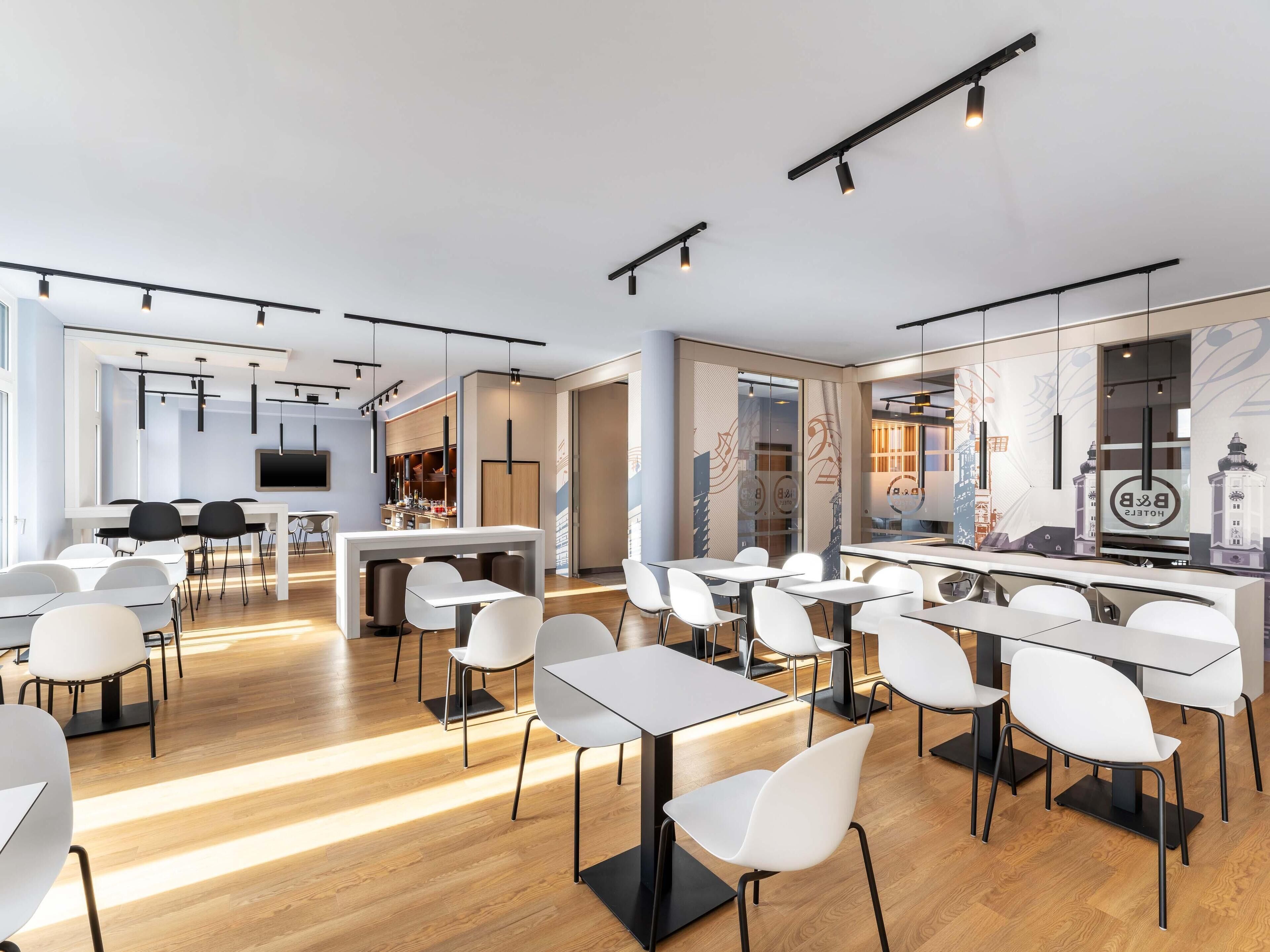 Desayuno buffet diario (EUR 13.9 por persona)