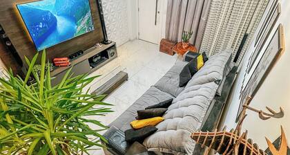 Luxury townhouse with triple hot tub and gourmet space 5 minutes from BC beach