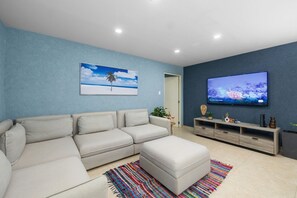 Villa | 3 bedrooms - Blue Villa Huge Backyard Privatepool Firepit (Paradera)