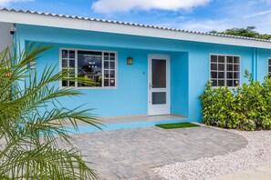 Villa | 3 bedrooms - House of Joy Palapa Pool Near Eagle Beach (Oranjestad)