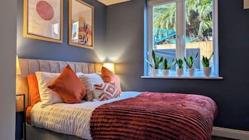 1 soverom, skrivebord, reiseseng for barn og wi-fi