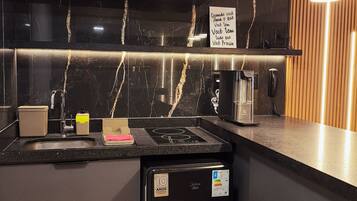 Appartement | Cuisine privée | Micro-ondes, plaque de cuisson, cafetiÚre/bouilloire, grille-pain