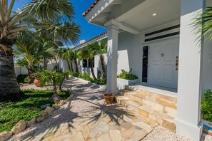 Villa - The Court Villa - 8 Bed 8 5 Bath (Noord)