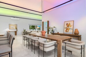 Villa - The Court Villa - 8 Bed 8 5 Bath (Noord)