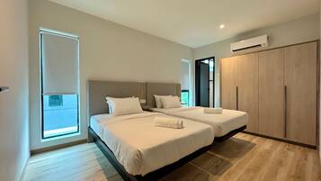 4 bedrooms, iron/ironing board, WiFi, bed sheets