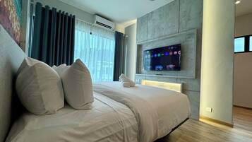 4 bedrooms, iron/ironing board, WiFi, bed sheets