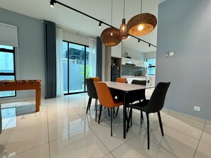 Dining - Charming 4-bedroom house with WiFi and AC in lovely Langkawi (Langkawi)