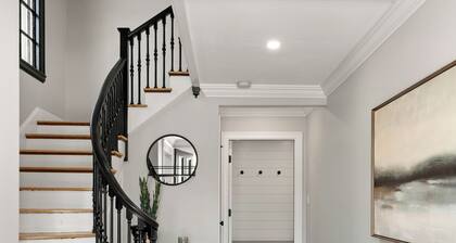 2 Bed, 1.5 Bath Stunning Apartment, Central Andover Location