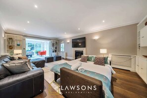 6 habitaciones, tabla de planchar con plancha, cuna de viaje y wifi 