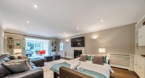 6 chambres, fer et planche à repasser, lit de bébé portatif, Wi-Fi