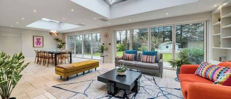 TV, fireplace, offices