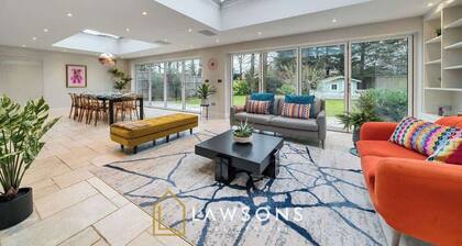 Executive Getaway | 6BR House Close to Legoland