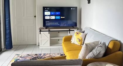 Charming 1-bedroom apartment in vibrant St Thomas with WiFi