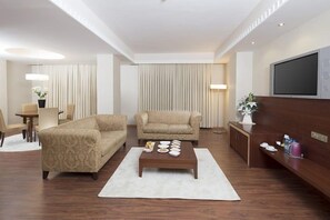 King Suite | Living area - Korel Thermal Resort Hotel & SPA (Afyonkarahisar)