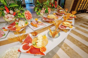 2 ห้องอาหาร, บริการอาหารเช้า