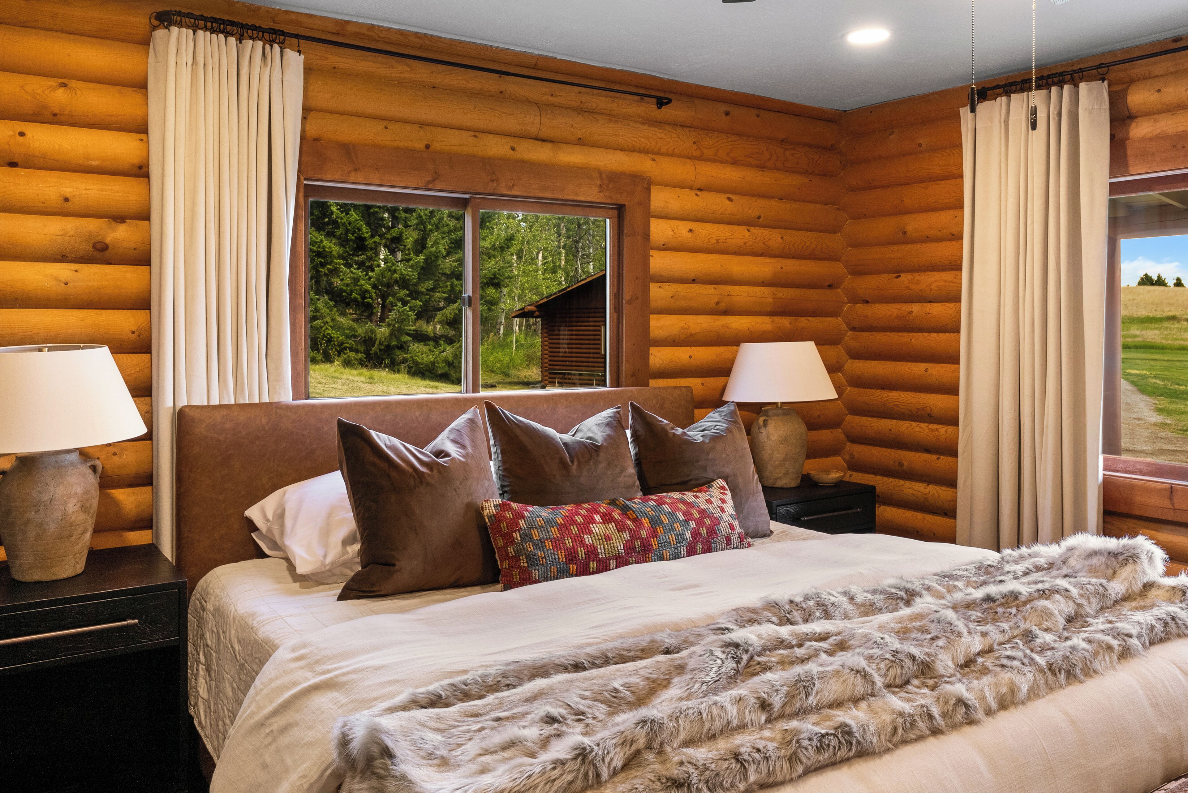 Blackout drapes, free WiFi