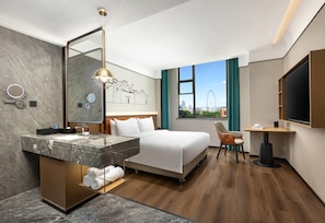 Superior Room, 1 King Bed, Smoking