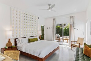 5 bedrooms, desk, iron/ironing board, travel crib