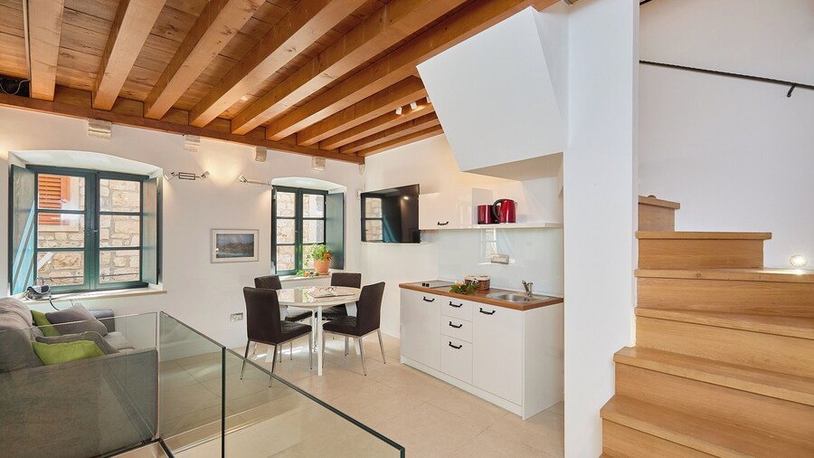 B18 APARTMENT