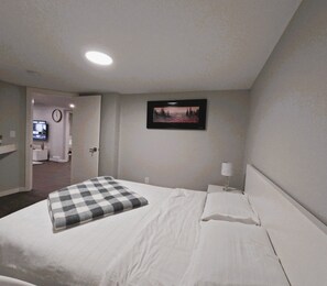 1 bedroom, in-room safe, desk, iron/ironing board