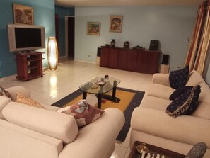 Smart TV, stereo, computer monitors - PH Recoletos (Caracas)