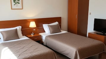 5 bedrooms, desk, iron/ironing board, WiFi