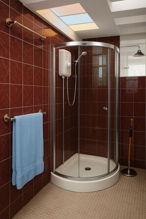 Shower, jetted tub, hair dryer, towels - PH Recoletos (Caracas)