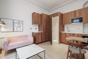 Living area - Kensington Gardens Apartments (London)