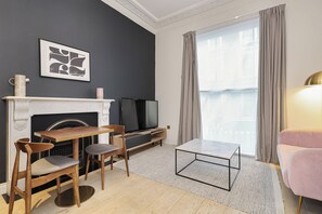 Superior Apartment | Living area | Flat-screen TV - Kensington Gardens Apartments  (London)