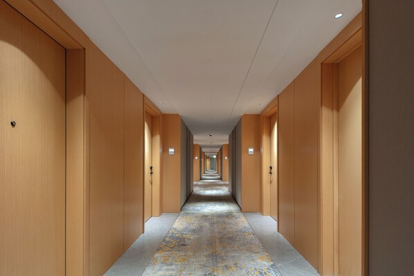 A long, narrow hallway with wooden walls and doors, leading to a distant end. - Hilton Garden Inn Shanghai Jiading (Shanghai)