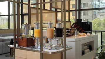 Tägliches Frühstücksbuffet gegen Gebühr