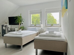 3 bedrooms, desk, iron/ironing board, free WiFi