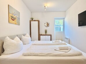 2 bedrooms, desk, iron/ironing board, free WiFi