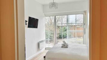 2 bedrooms, desk, iron/ironing board, free WiFi