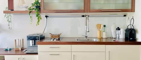Fridge, stovetop, dishwasher, coffee/tea maker