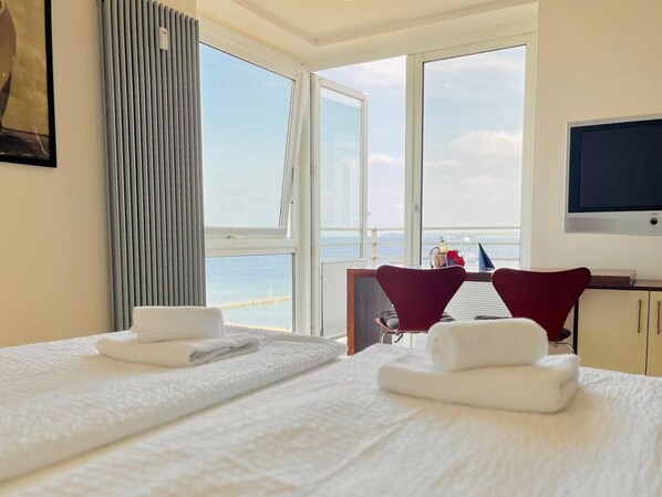 1 bedroom, desk, iron/ironing board, WiFi
