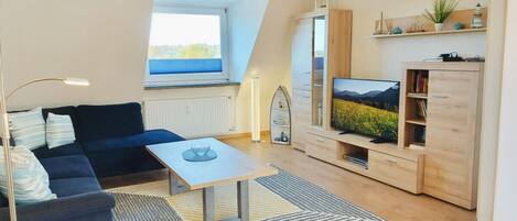 Smart TV, books, stereo, offices
