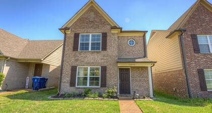 Spacious house with garage